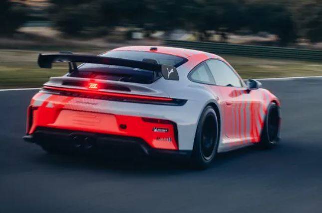 پورشے کی نئی 911 چیلنج ریس کار، کم قیمت میں GT3 کا ریسنگ تجربہ