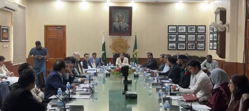 کراچی سے 12 فریٹ ٹرینیں چلانے کا منصوبہ، وزیر ریلوے نے پلان طلب کر لیا