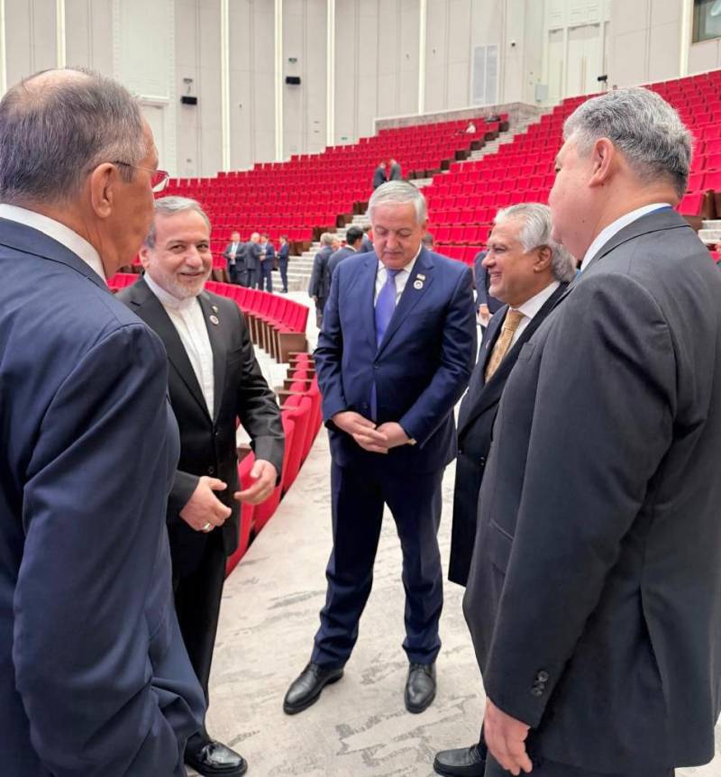  بشکیک میں اسحاق ڈار کی اہم ملاقاتیں، ایران امریکا کشیدگی سمیت علاقائی امور پر گفتگو