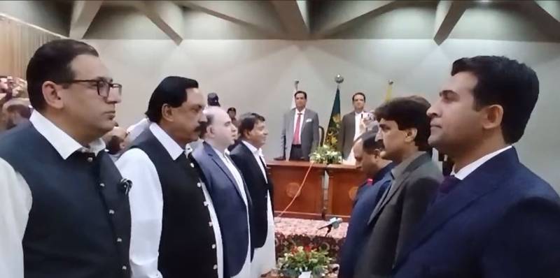 آزاد کشمیر میں نئی کابینہ تشکیل، آٹھ وزراء نے حلف اٹھا لیا، حکومت نے پہلے 100 دن کا روڈ میپ بھی طے کر لیا