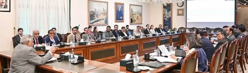  اسحاق ڈار کا برآمدات بڑھانے کیلئے مربوط حکمت عملی پر زور