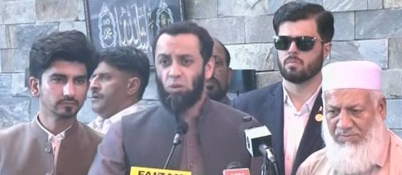  کوہاٹ میں شہداء کو خراجِ عقیدت ، دہشت گرد قوم کے حوصلے پست نہیں کرسکتے: عطا تارڑ