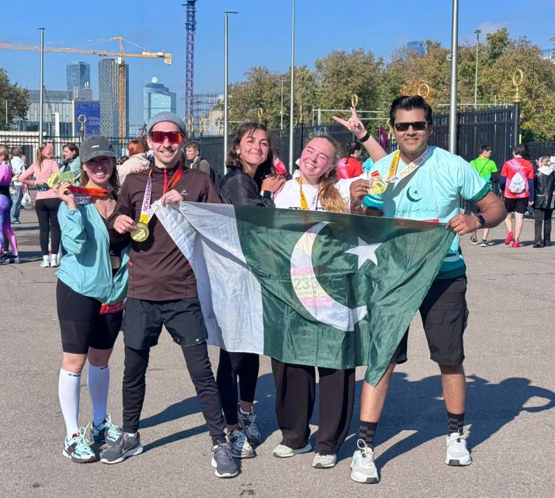  ماسکو کی سرزمین پر پاکستانی پرچم بلند، محمد بُرہان نے میراتھن مکمل کرلی
